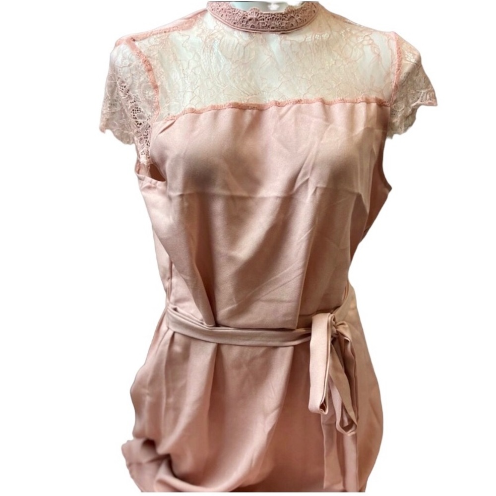 Lace Mini Dress 🎀 - Picture 4 of 8